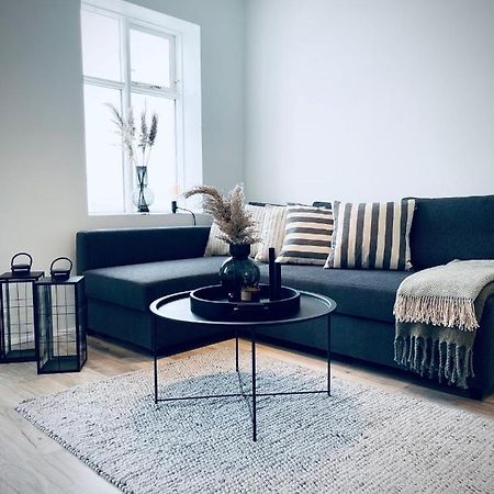 Day Dream Central Akureyri Two Bedroom Apartment Bagian luar foto