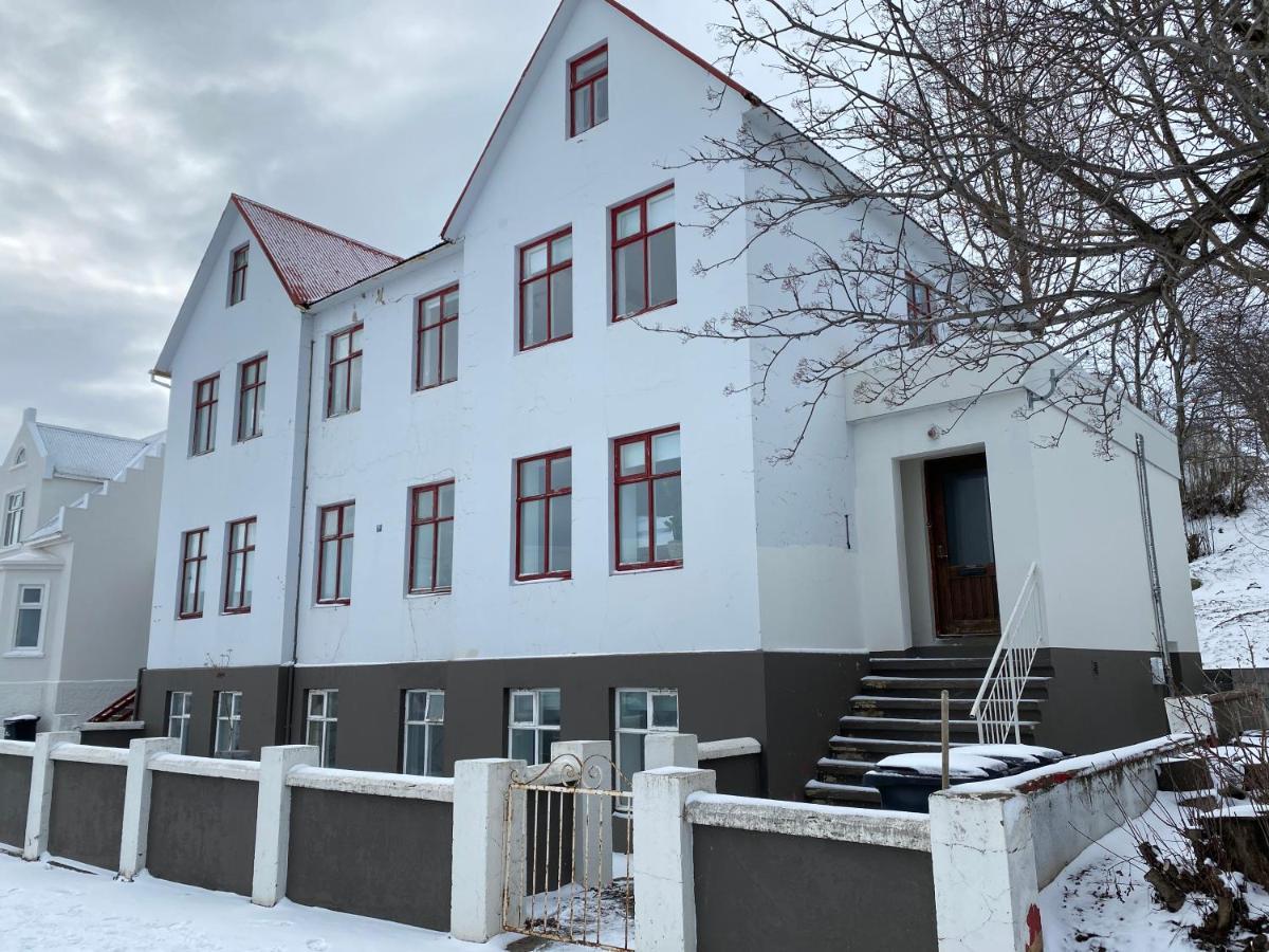 Day Dream Central Akureyri Two Bedroom Apartment Bagian luar foto